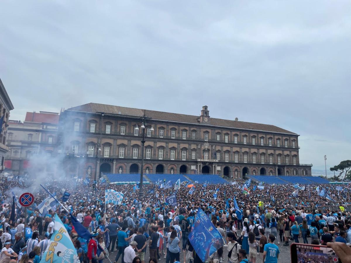 Casetta Piazza Plebiscito Napoli Bagian luar foto