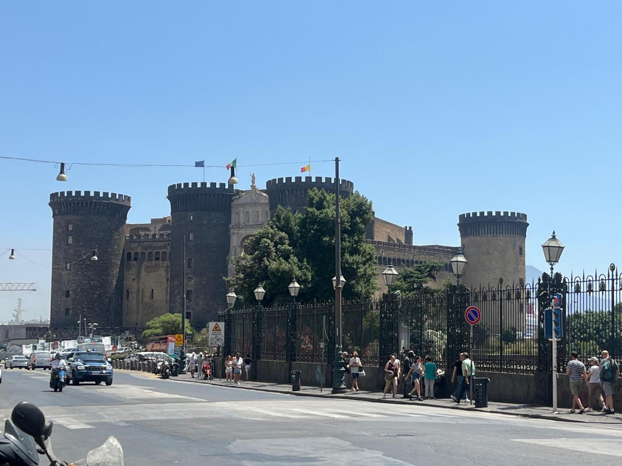 Casetta Piazza Plebiscito Napoli Bagian luar foto